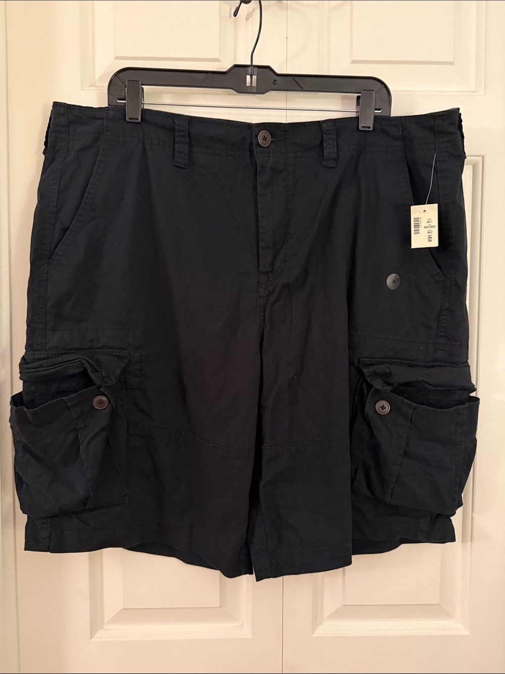 Aeropostale Men's Black Cargo Shorts with Utility Pockets